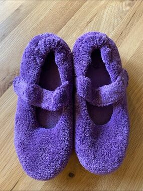 ACORN purple Mary Jane slippers. Velcro vamp straps. Cute and warm!